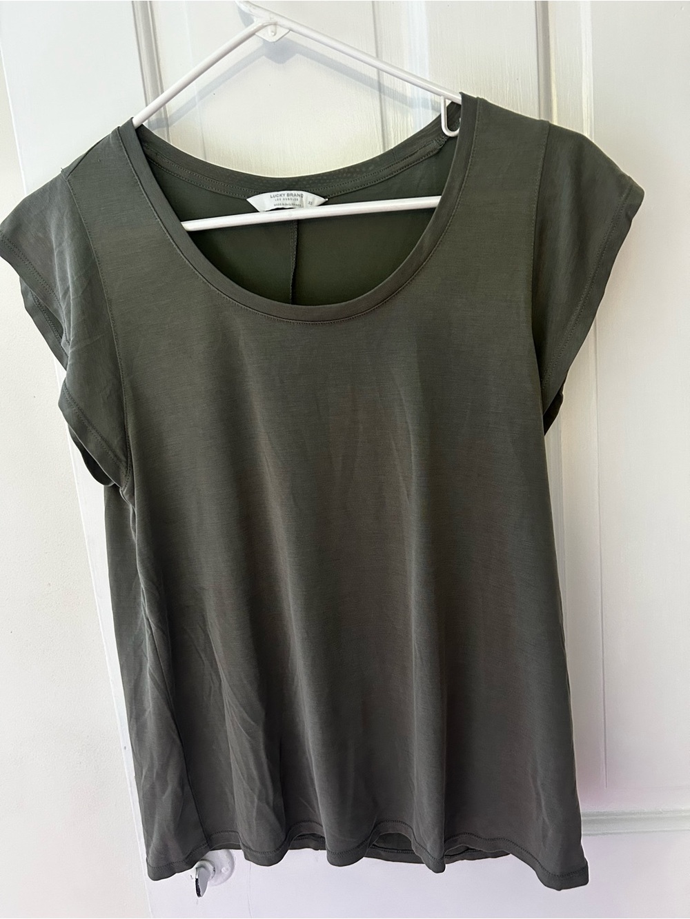 Lucky Brand Women’s Olive Green Scoop Neck Cap Sleeve Top